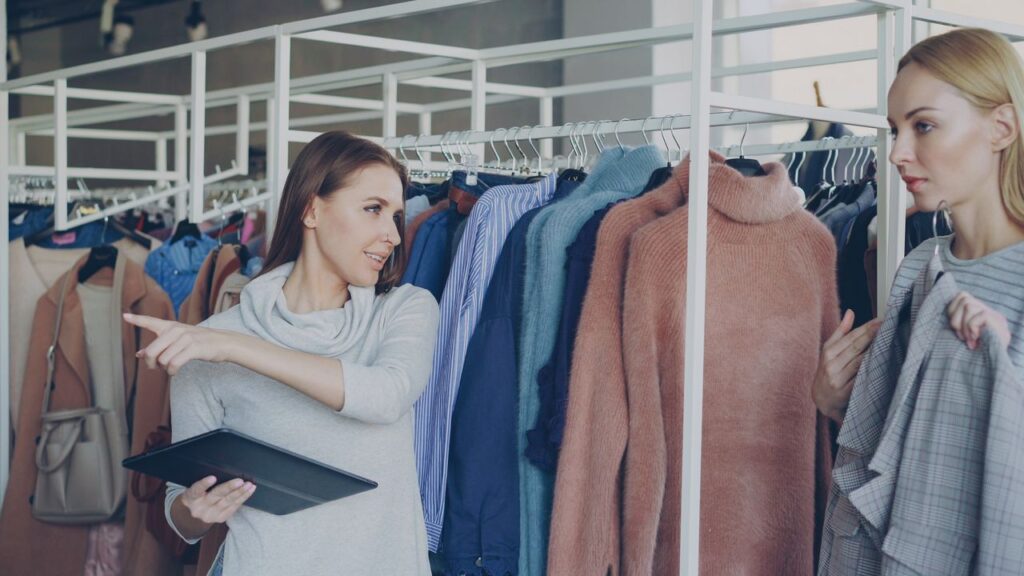 Utilisation d’une tablette dans une boutique de mode
