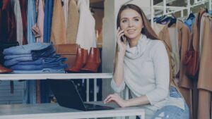 Gestion connectée d’une boutique de mode sur ordinateur portable