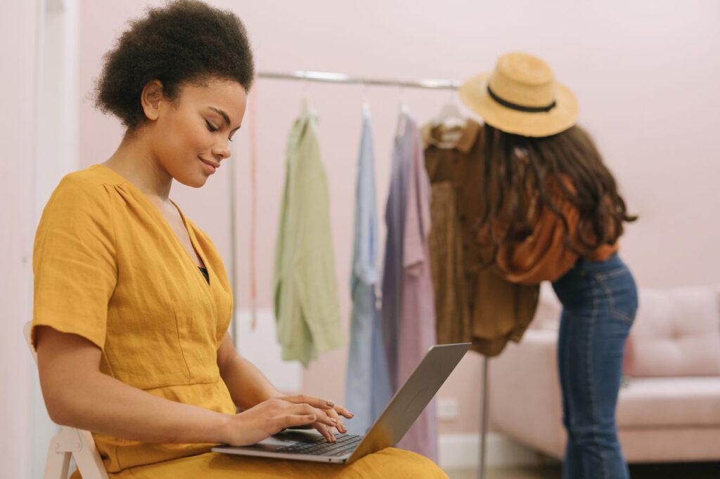 Analyse des performances d’une boutique de mode sur ordinateur
